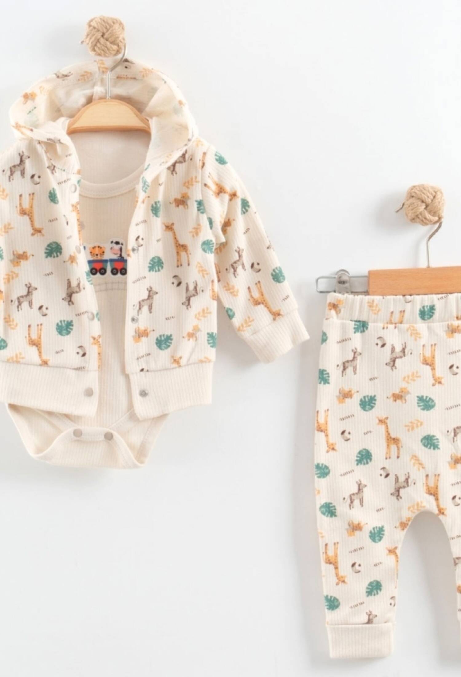 Zürafa Desenli Hırkalı Üçlü Erkek Bebe Takım - Brand: NAYINOM - Kids & Bby Clothes From Peralane Kids Turkey