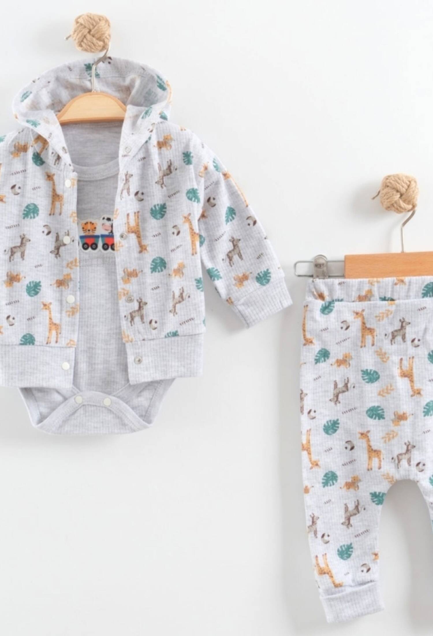 Zürafa Desenli Hırkalı Üçlü Erkek Bebe Takım - Brand: NAYINOM - Kids & Bby Clothes From Peralane Kids Turkey