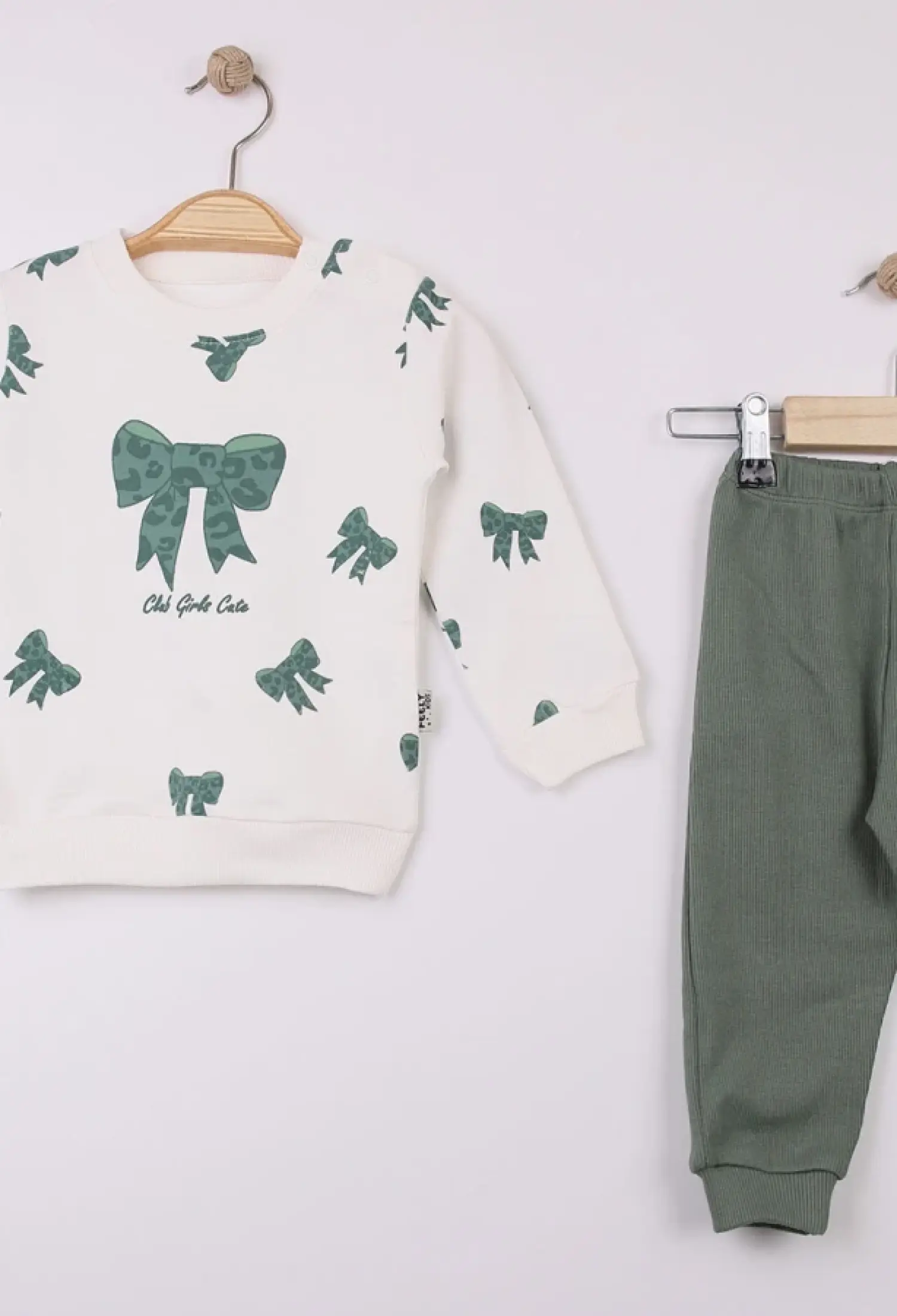 Girls' Set with Bow Pattern