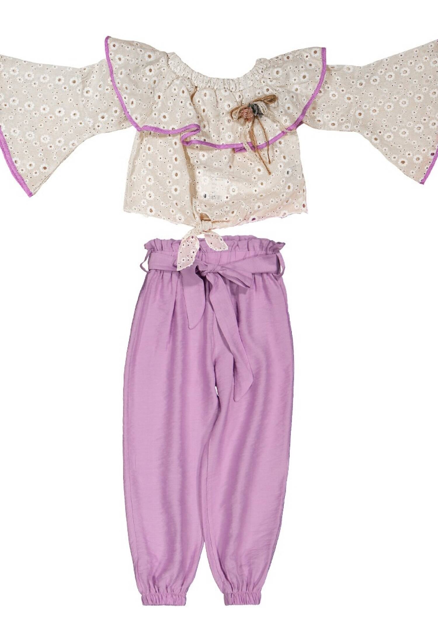 Daisy Embroidered Set